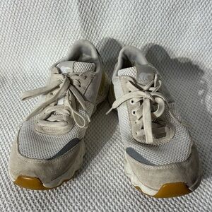 Sorel Sz 10 Off-White Suede & Mesh Low-Top Lace Up Sneakers